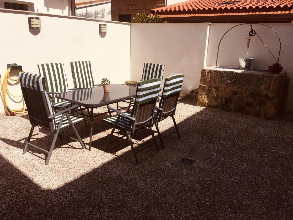 Apartamento Acogedora Casa con Patio en El Tiemblo  Exterior foto