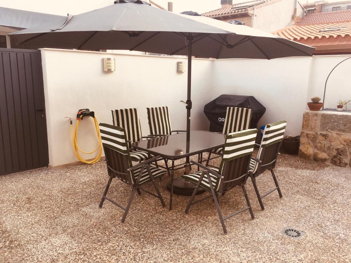 Apartamento Acogedora Casa con Patio en El Tiemblo  Exterior foto